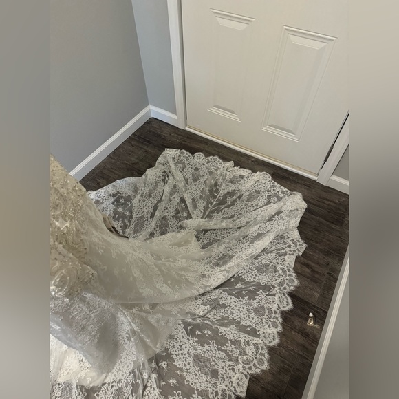 Beautiful brand new with tags Jasmine Couture wedding dress. Size 12. - Picture 9 of 10